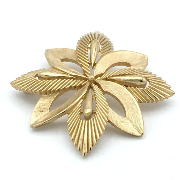 CROWN TRIFARI starburst flower brooch - vintage 1960s brushed gold-plate Mod pin - Picture 2 of 8